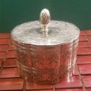 Vintage 1950s Silver Plated  Scalloped Oval Lidded Trinket Box Asparagus Finial